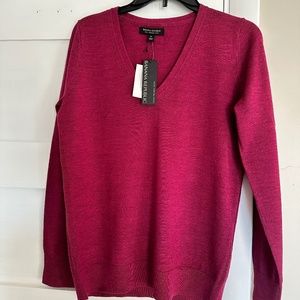 Banana Republic Merino Wool V-neck sweater NWT - size M